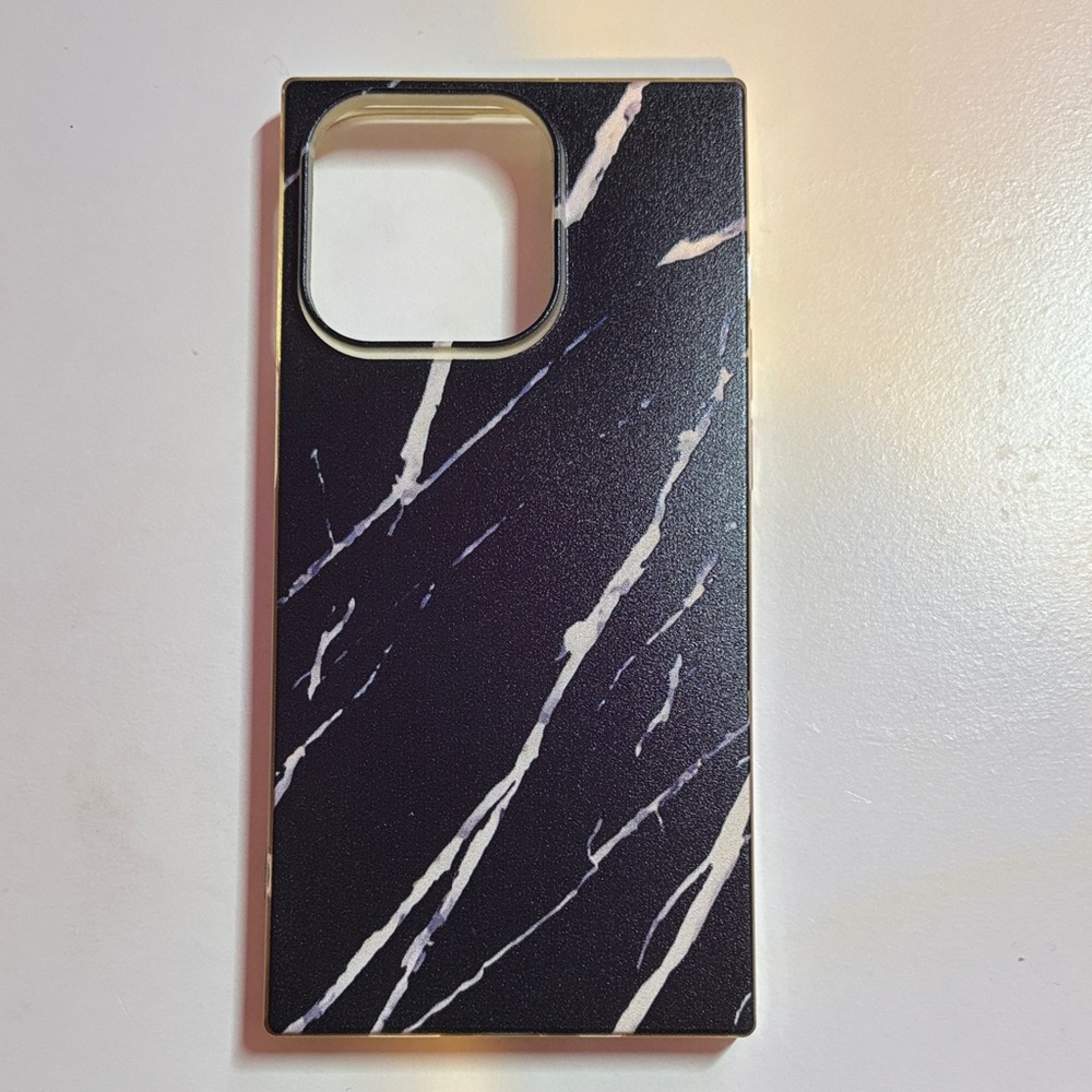 Marble Pattern iPhone 14 Pro Case - Black and White
